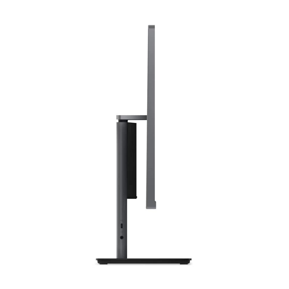De Lenovo ThinkCentre neo 50A op een bureau in een kantooromgeving