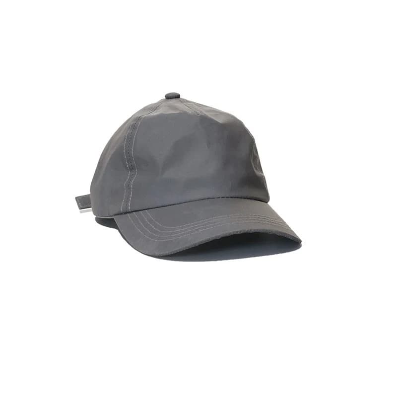 Grijze baseballpet met reflecterend materiaal - detail bungee-koord